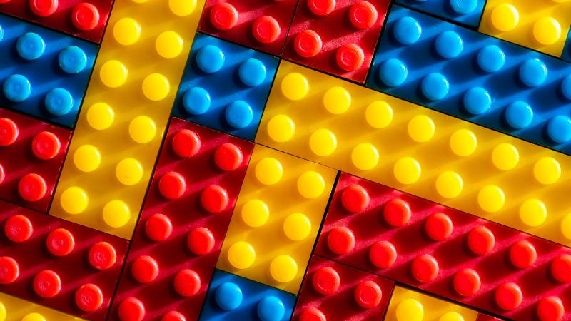 red yellow and blue legos